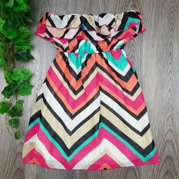Body Central Chevron Ruffle Strapless Tunic Top - Picture 5 of 10